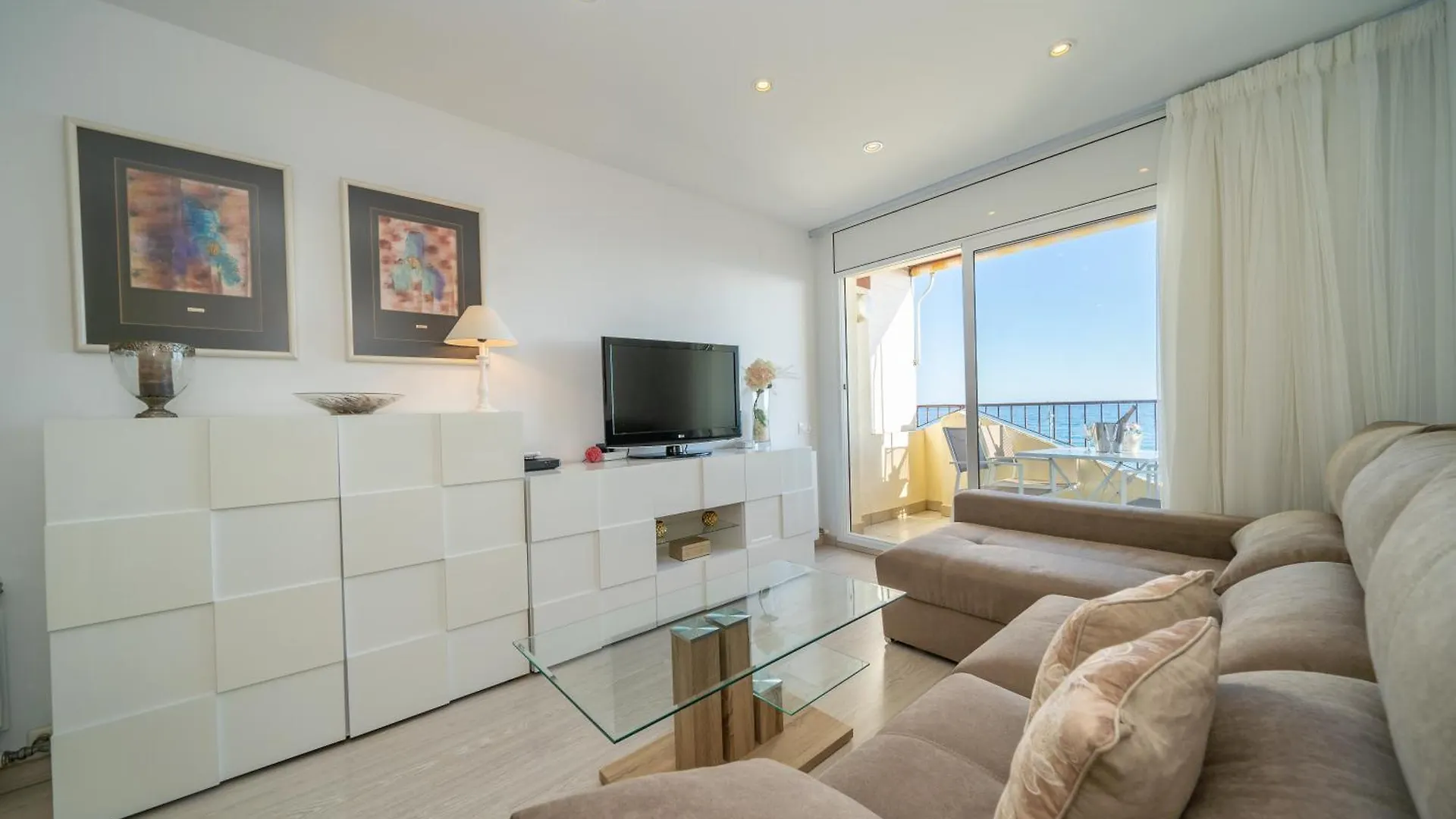 Homeholidaysrentals Bluemar-Costa Barcelona Pineda de Mar Apartment